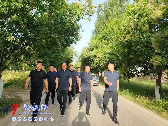 民權(quán)縣水務(wù)發(fā)展服務(wù)中心開展 “做好‘水服務(wù)’、用心惠民生”徒步行活動