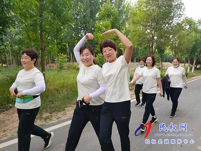 民權(quán)縣水務(wù)發(fā)展服務(wù)中心開展 “做好‘水服務(wù)’、用心惠民生”徒步行活動