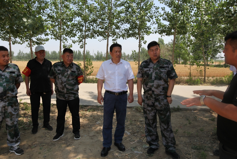 縣委常委、縣委辦公室主任吳杰到野崗鎮(zhèn)調(diào)研指導(dǎo)“三夏”生產(chǎn)工作
