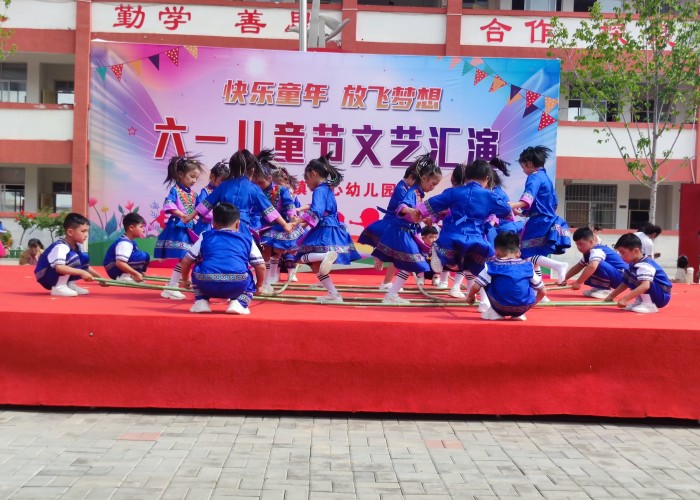 雙塔鎮(zhèn)中心幼兒園舉行“快樂童年，放飛夢(mèng)想”  六一兒童節(jié)文藝匯演