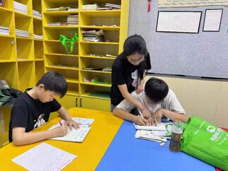 民權(quán)縣圖書館舉辦第二期市民夜?！伴喿x潤(rùn)墨美·藝術(shù)綻芳華”公益課堂
