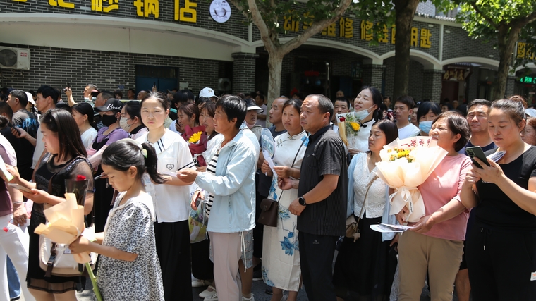 民權縣圖書館組織開展 “閱讀點亮未來·助力高考夢想”志愿服務活動