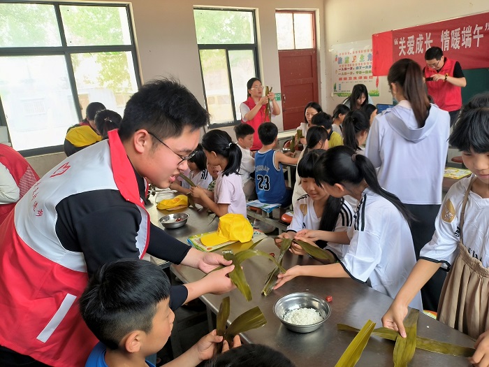 團縣委開展2024年“關愛成長 情暖端午”關愛留守兒童活動