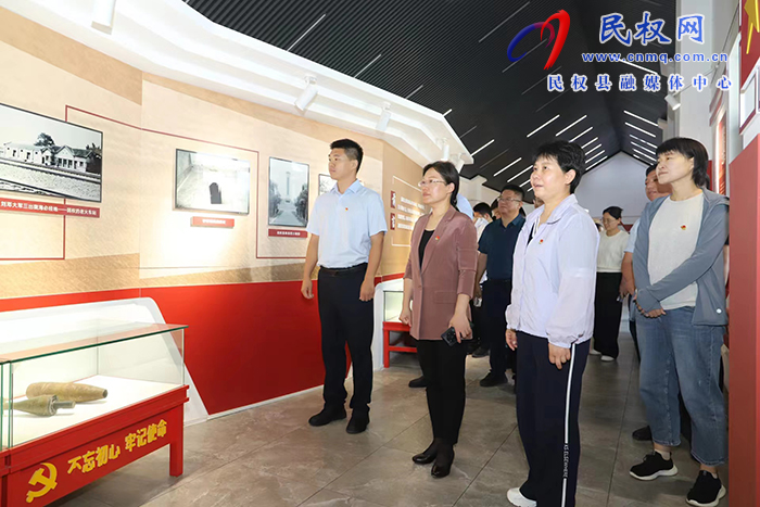 團市委、市婦聯(lián)到民開展“守規(guī)矩 敲警鐘 守廉潔 樹清風(fēng)”廉潔文化教育活動