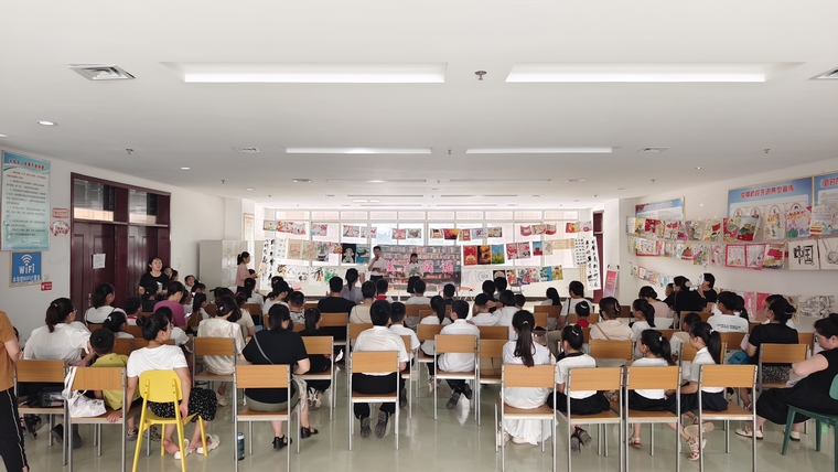 民權(quán)縣圖書館舉辦“美文同誦”少兒朗誦會