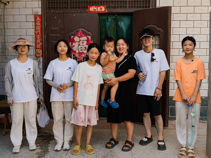 育人如松堅不移，家訪似月長相隨——江蘇大學(xué)大眼睛公益團隊在雙塔鎮(zhèn)瓦屋營村進行家訪活動