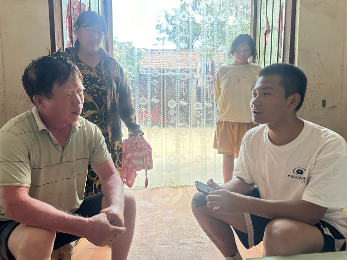 育人如松堅不移，家訪似月長相隨——江蘇大學(xué)大眼睛公益團隊在雙塔鎮(zhèn)瓦屋營村進行家訪活動