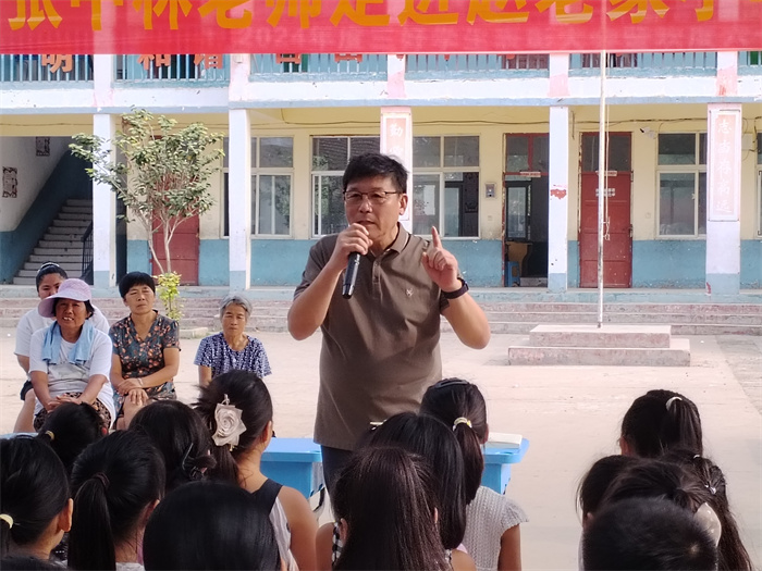少年如詩放光芒——著名詩人張中林回母校公益演講紀實