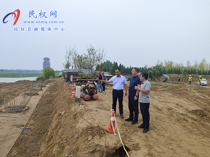 縣委副書記、縣長王景義查看市政項目建設(shè)情況