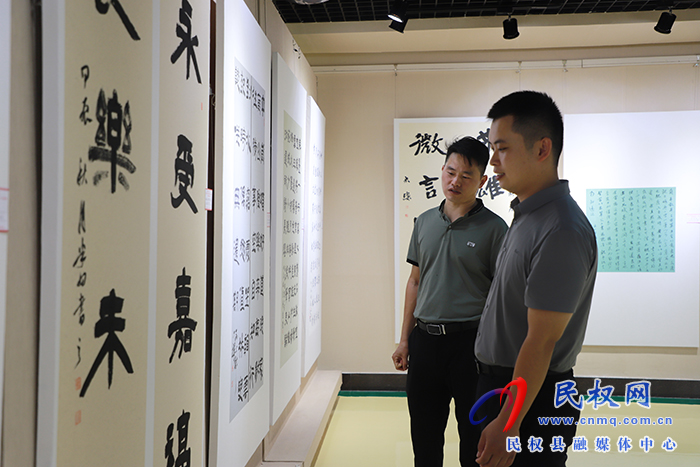我縣舉行“強(qiáng)國(guó)復(fù)興有我”慶祝中華人民共和國(guó)成立七十五周年書畫攝影作品展