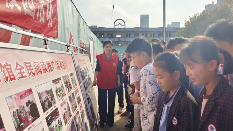 民權(quán)縣圖書館開展全民閱讀推廣進(jìn)校園活動