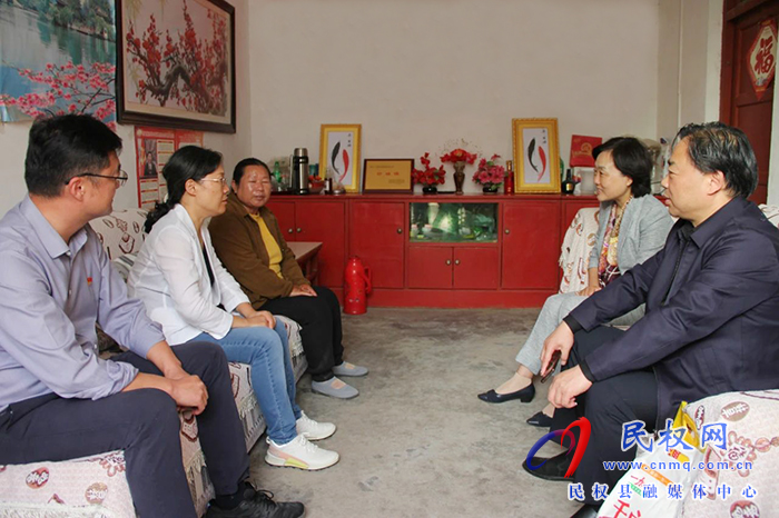 省法院黨組成員、副院長(zhǎng)王波到野崗鎮(zhèn)孟莊村開(kāi)展尊老愛(ài)老活動(dòng)