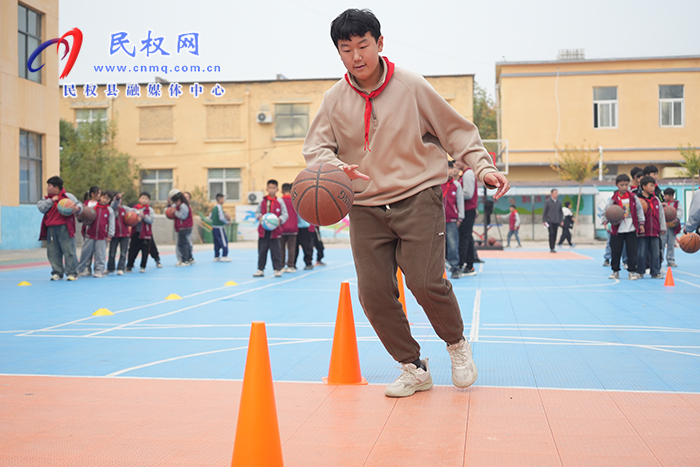 我縣舉行“五育”并舉學(xué)?，F(xiàn)場觀摩會