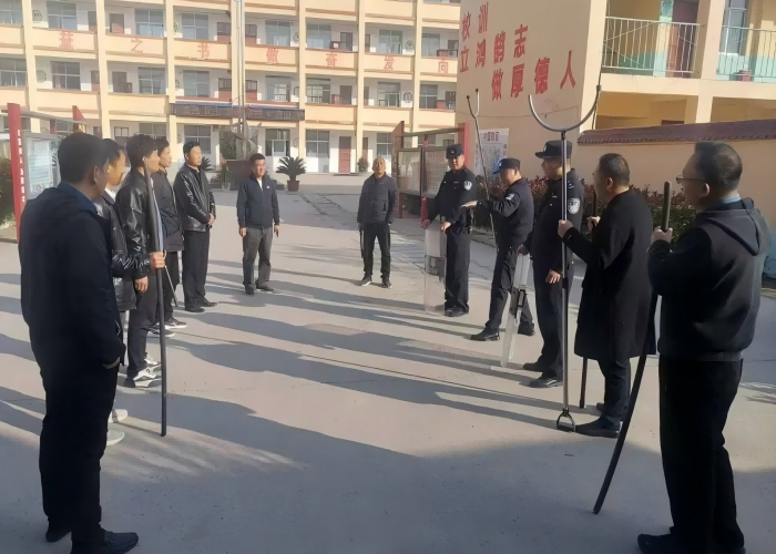 雙塔鎮(zhèn)初級中學(xué)開展反恐防暴應(yīng)急演練活動