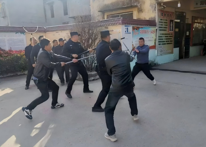 雙塔鎮(zhèn)初級中學(xué)開展反恐防暴應(yīng)急演練活動