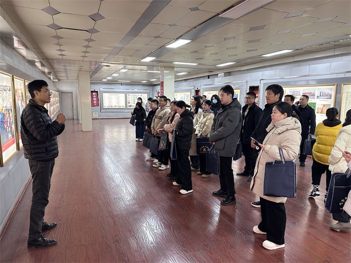 汲取奮進(jìn)力量  探索鄉(xiāng)村振興之路                                                         —— 民權(quán)縣2024年秋季主體班赴濮陽市西辛莊開展現(xiàn)場教學(xué)活動