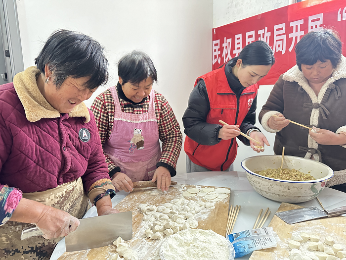 雙塔鎮(zhèn)社工站“濃濃餃子香，暖暖冬至情”主題活動(dòng)