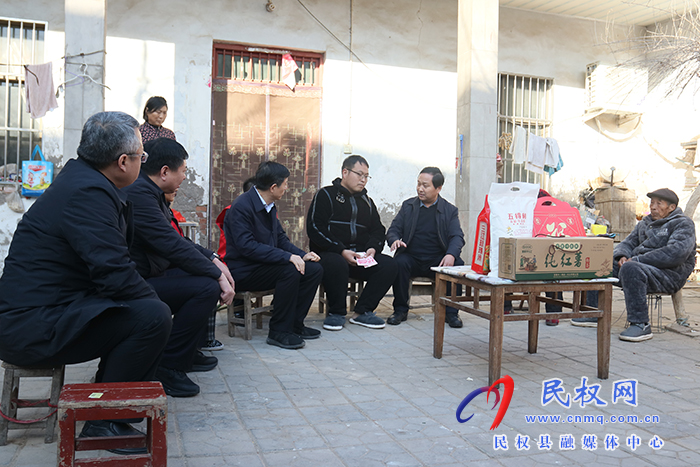 市委社會(huì)工作部部長(zhǎng)、市委“兩新工委”書(shū)記王光華到民慰問(wèn)新就業(yè)群體