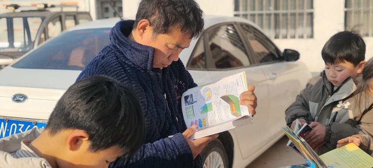 民權(quán)縣圖書館開(kāi)展全民閱讀推廣服務(wù)進(jìn)鄉(xiāng)村活動(dòng)