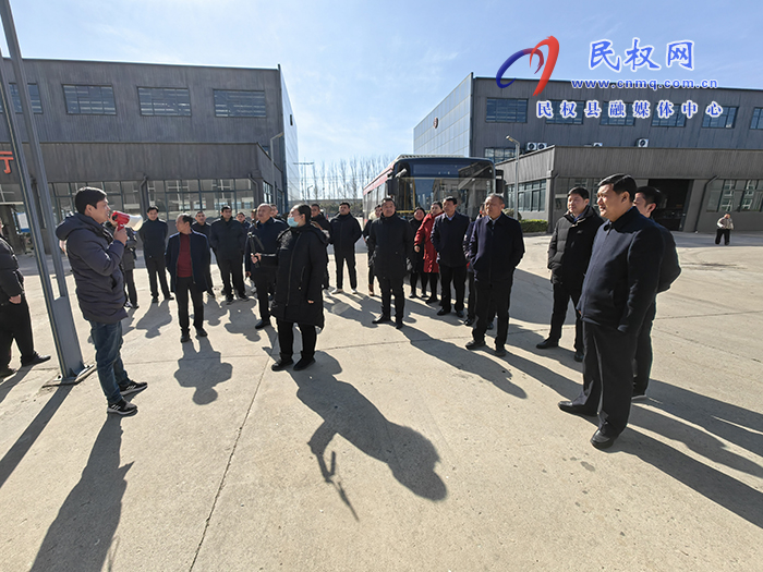 民權(quán)縣人社局：“春風(fēng)行動招工直通車”開進園區(qū)企業(yè)