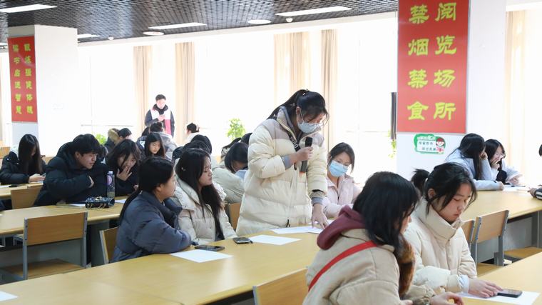 民權(quán)縣舉辦第四期青年讀書(shū)會(huì)