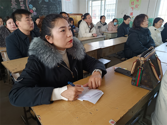 家校共育  靜待花開 ——民權(quán)縣第三小學(xué)舉行2025年春季新學(xué)期家長(zhǎng)會(huì)