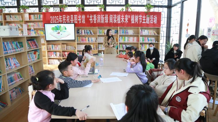 民權(quán)縣圖書館開展“書香潤(rùn)新綠 閱讀植未來(lái)”植樹節(jié)主題活動(dòng)