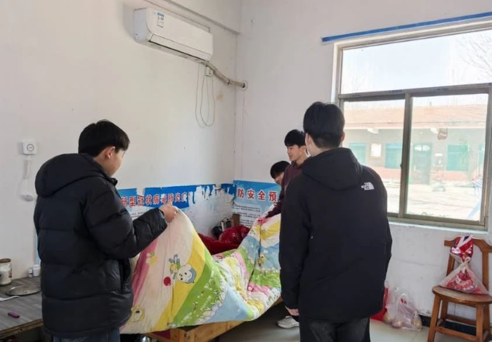 學(xué)習(xí)雷鋒精神 爭(zhēng)做文明學(xué)生 ——雙塔鎮(zhèn)初級(jí)中學(xué)開(kāi)展“學(xué)雷鋒精神”傳遞敬老溫情活動(dòng)
