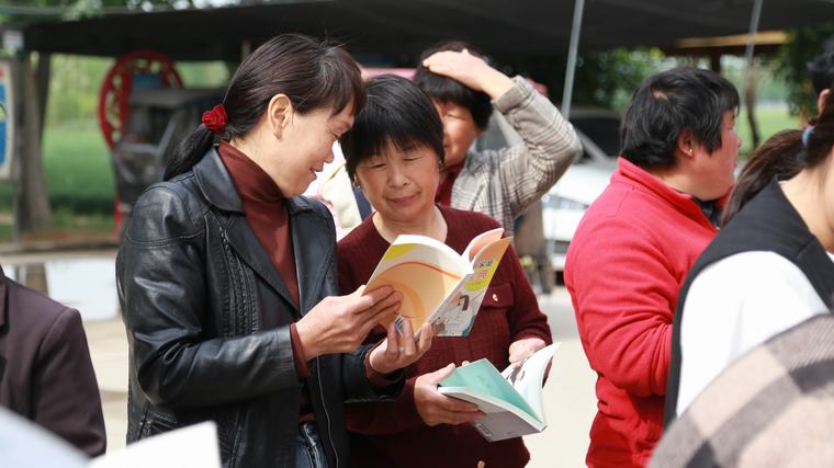 【公共圖書館服務(wù)宣傳周】民權(quán)縣圖書館開展全民閱讀推廣服務(wù)進鄉(xiāng)村活動
