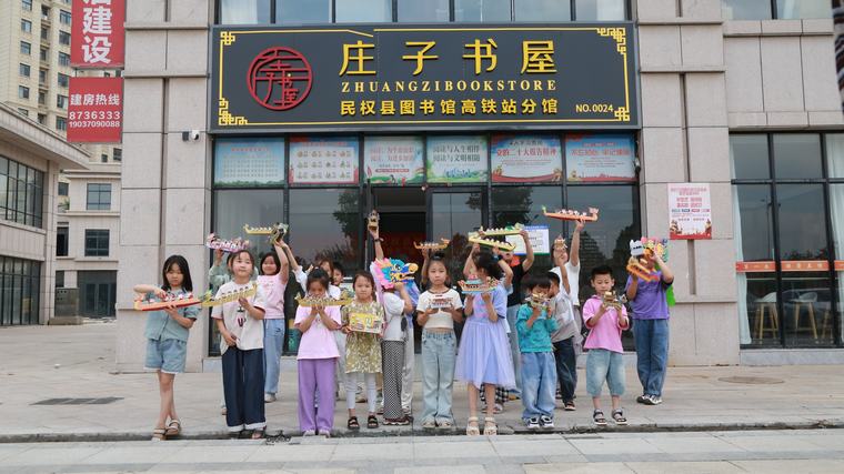 民權(quán)縣圖書館在舉辦“端午‘閱’時光 書香‘粽’情長”主題閱讀活動