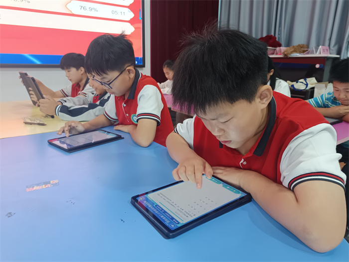 賞詩詞之美 品經(jīng)典之味——民權縣第三小學舉辦首屆詩詞大賽