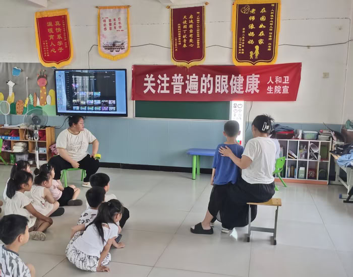 民權(quán)人和鎮(zhèn)衛(wèi)生院＂愛眼日＂宣傳活動(dòng)進(jìn)校園
