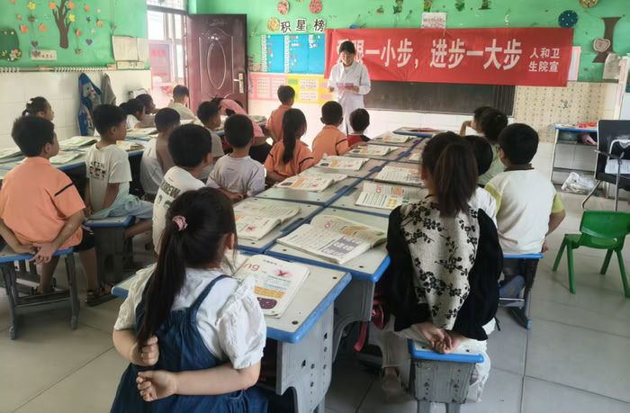 民權(quán)人和鎮(zhèn)衛(wèi)生院＂愛眼日＂宣傳活動(dòng)進(jìn)校園