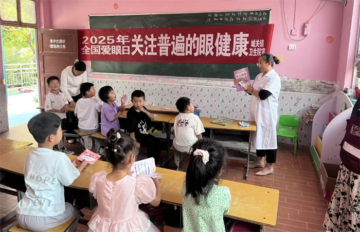 民權(quán)城關(guān)鎮(zhèn)衛(wèi)生院愛眼日宣傳活動(dòng)進(jìn)校園