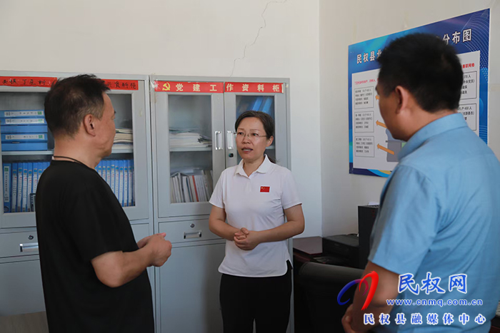 縣委書記王靜嫻調(diào)研產(chǎn)業(yè)強(qiáng)鎮(zhèn)、基層網(wǎng)格化服務(wù)管理、村級(jí)后備力量培育儲(chǔ)備、群腐整治、深入貫徹中央八項(xiàng)規(guī)定精神學(xué)習(xí)教育情況等工作